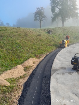 Asfaltiranje mulde po končani izvedbi drenaže - Tunjiška Mlaka (3)